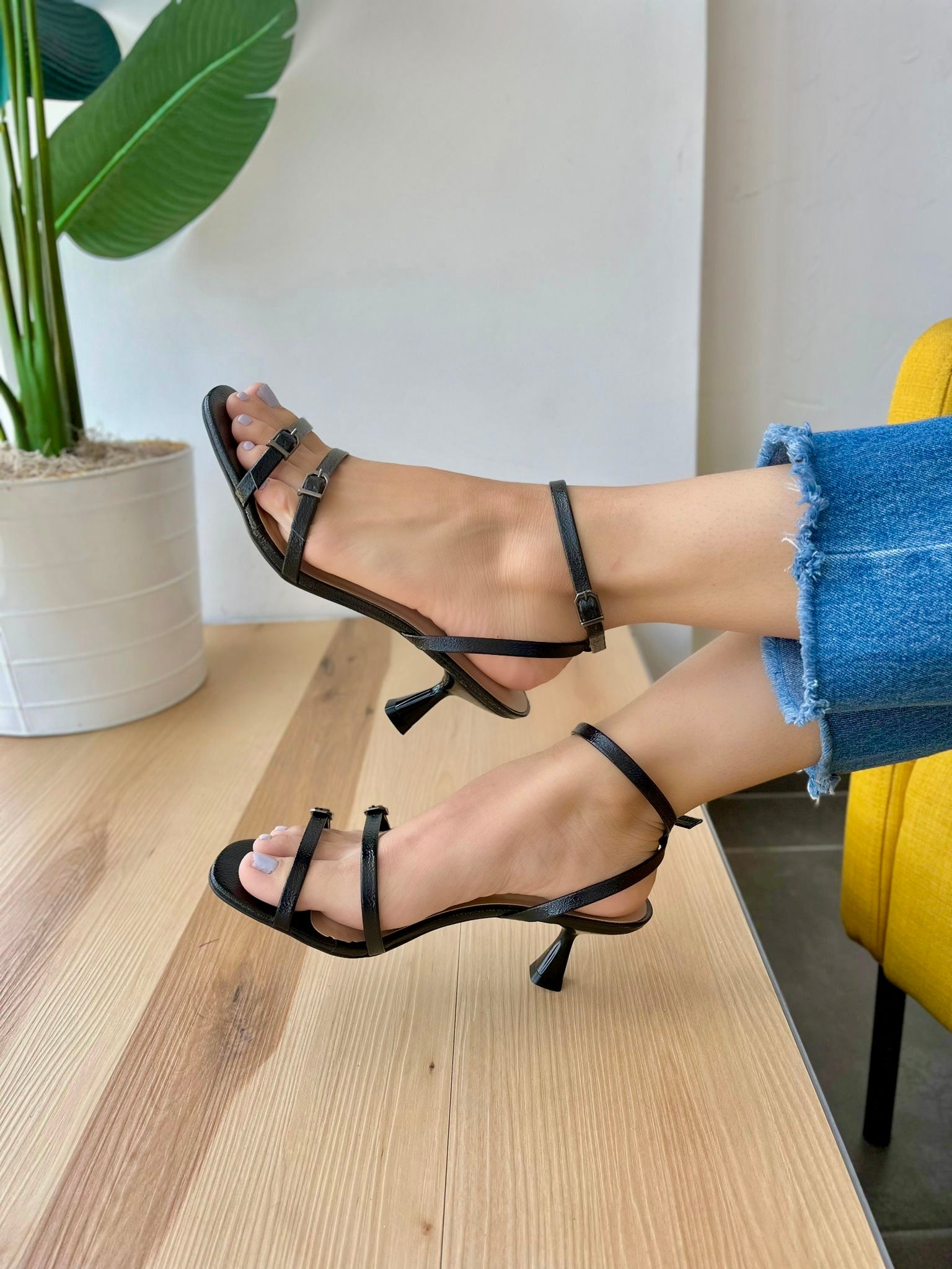Elda black heel