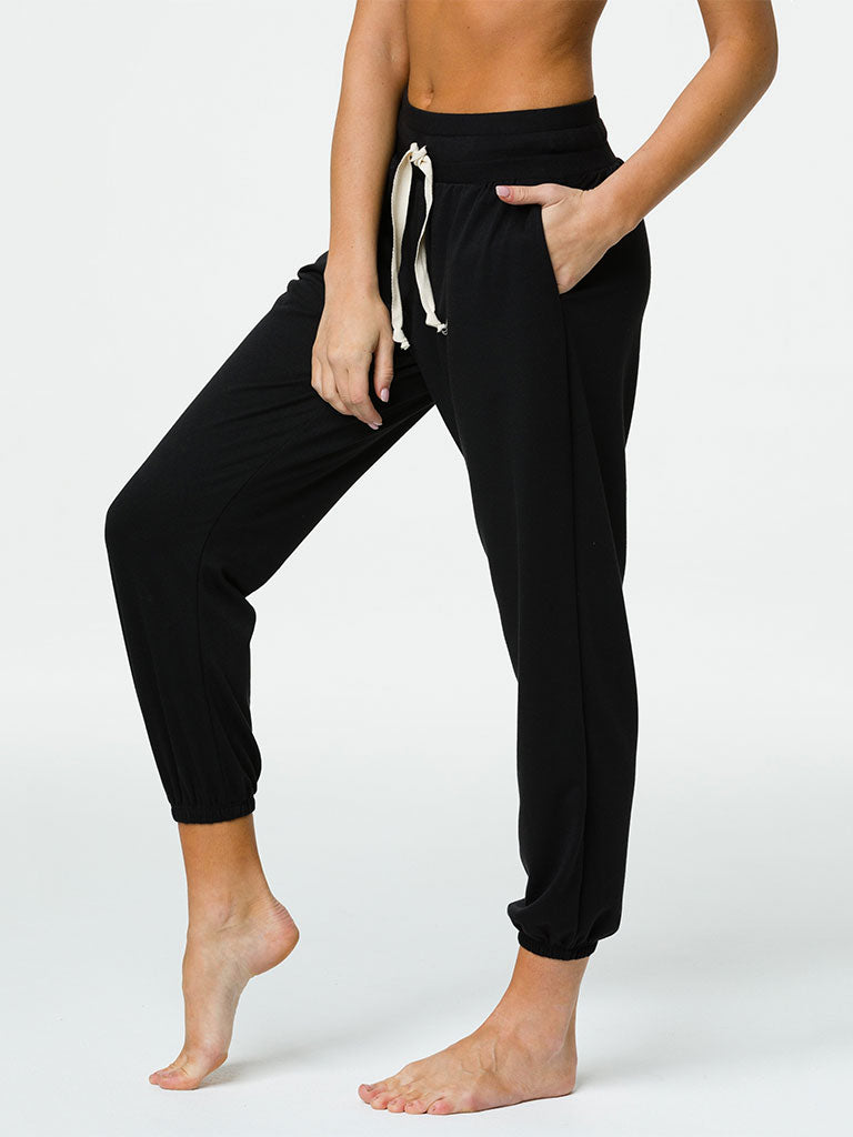 Divine Jogger Black – SWEAT CHIC