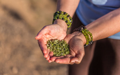 Beneficios de la pulsera de peridoto.