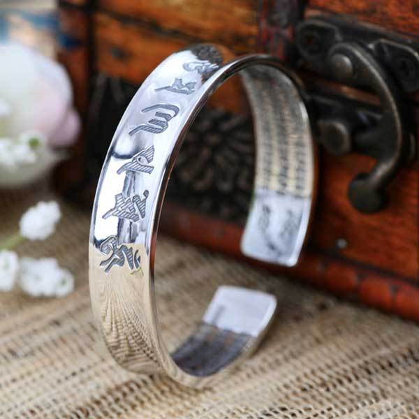 Tibetan Master Handmade Pure Silver Om Mani Padme Hum Beads Bracelet –  GloriousCollection