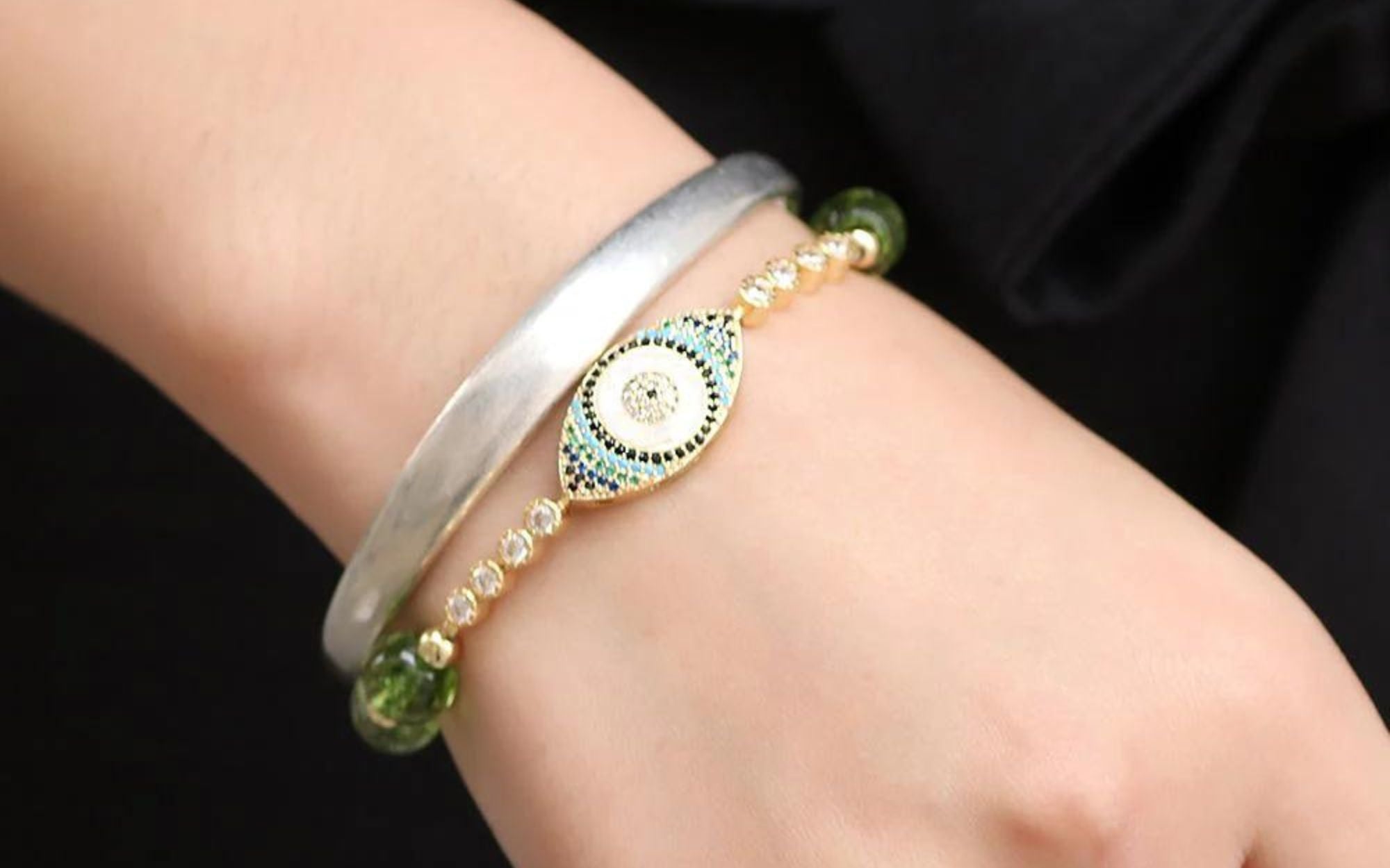 which hand to wear peridot bracelet