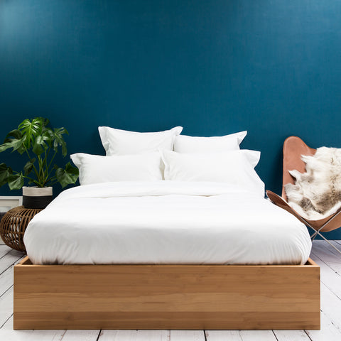 真っ白いベッドリネンでシンプルにまとめたベッドメイキング | Beaumont & Brown Japan