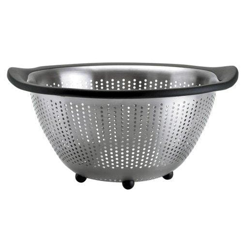 https://cdn.shopify.com/s/files/1/0474/2338/9856/products/oxo-oxo-good-grips-stainless-steel-3-qt-colander-719812023465-20088361189536_1600x.jpg?v=1628233369