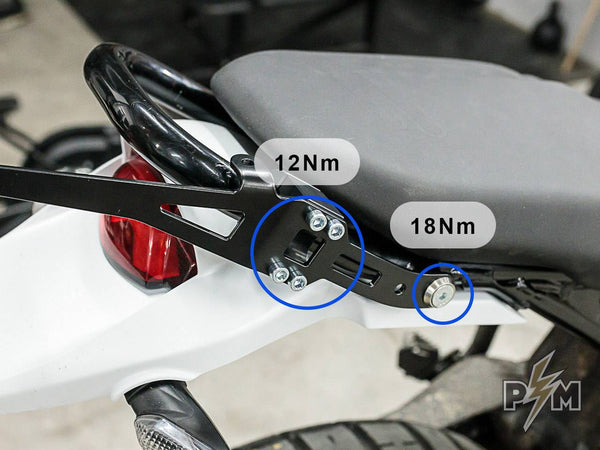 Ducati DesertX Top luggage rack and Givi top case - Perunmoto
