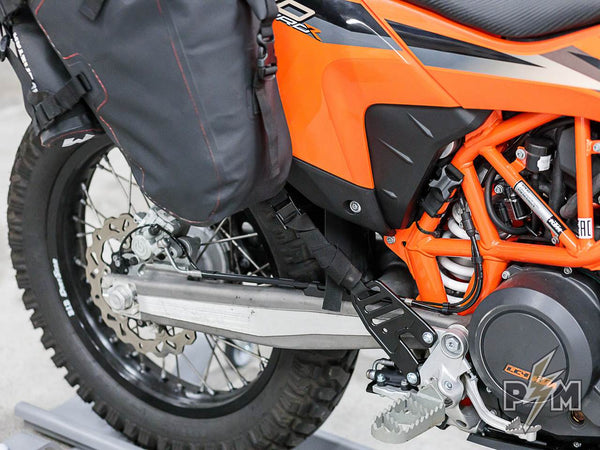 Perun moto KTM 690 Luggage rack and Heel guards with Enduristan Blizzard XL - 4a