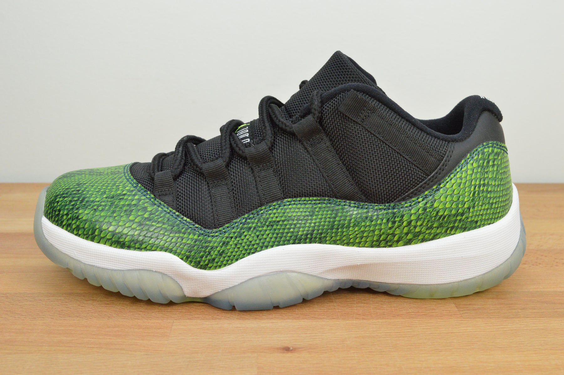 nike air jordan 11 retro low green snakeskin