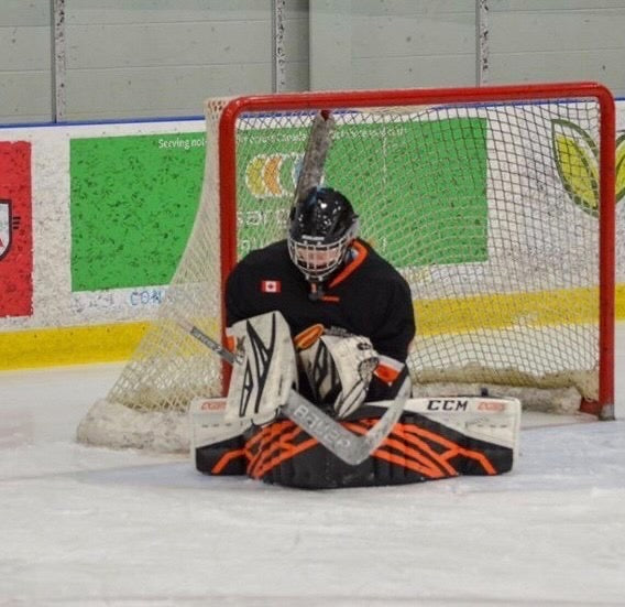 Taya Currie - Goalie- Goaler- Gardienne de buts - OHL- Hockey - Ligue de Hockey de l'Ontario - Sting - Sarnia - Chiefs - Elgin- Middlesex - First woman drafted in the OHL