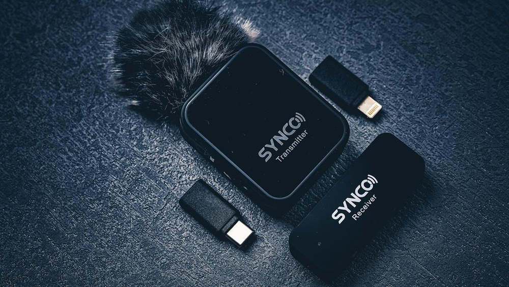 SYNCO G1T small wireless microphone for android comes with Type-C connector and the G1L with Lightning connector.