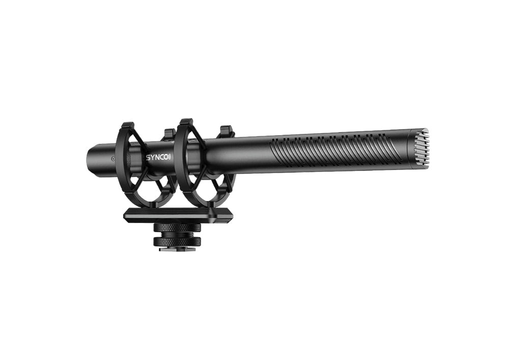 El micrófono de escopeta económico SYNCO D30 para DSLR adopta un cañón de escopeta corto y viene con un soporte de choque en el paquete.