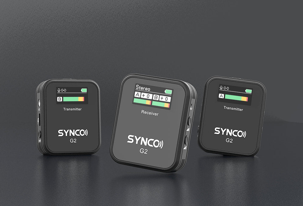 SYNCO G2(A2) El sistema de micrófono inalámbrico dual lleva una pantalla TFT para mostrar el modo de grabación, el nivel de ganancia y el estado de la batería.