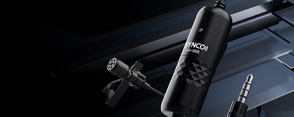 Le microphone cravate à condensateur omnidirectionnel SYNCO Lav-S6E est livré avec une prise jack 3,5 mm et un voyant lumineux.