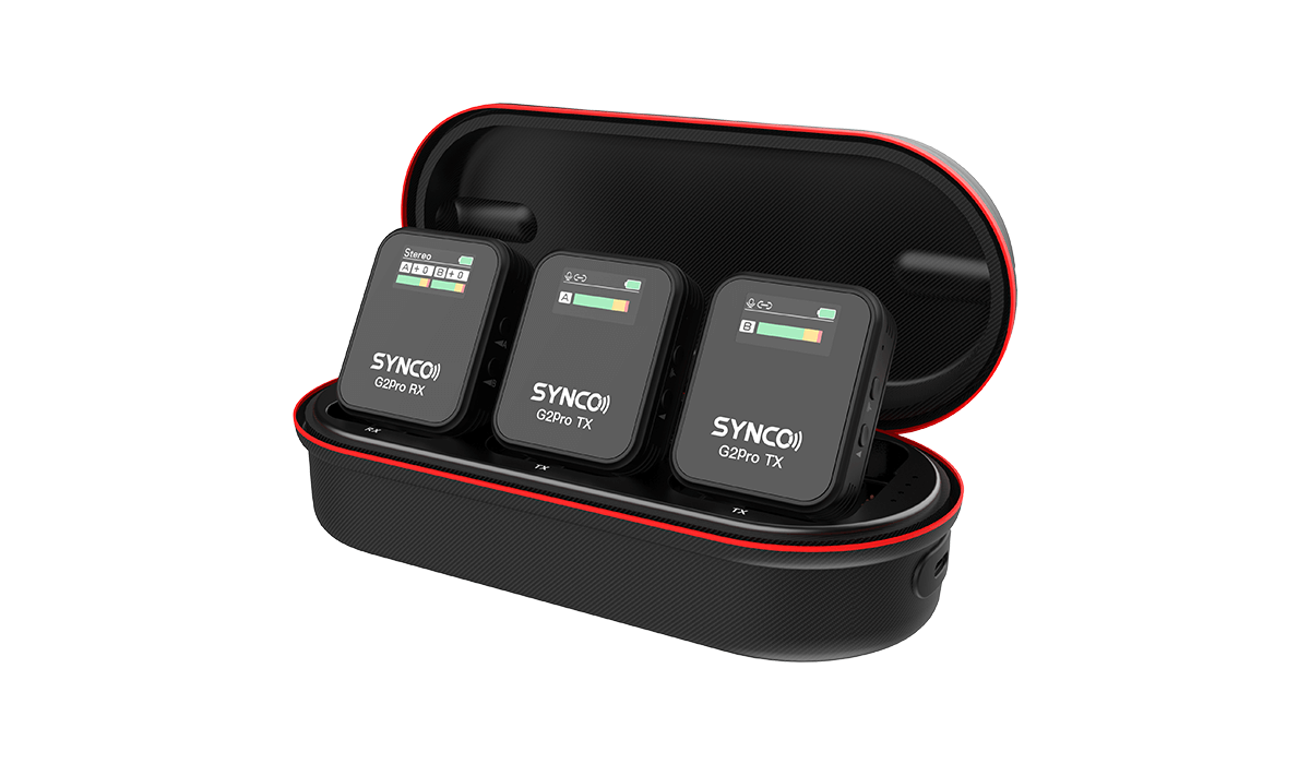 SYNCO G2 Pro 1-trigger-2 version consists of two transmitters and a receiver. Each carries a screen.