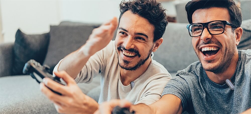 Le double microphone pour téléphone Android SYNCO P2T est utilisé pour l'enregistrement de jeux à deux.