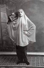 Bild: iransk kvinna med bandspelare