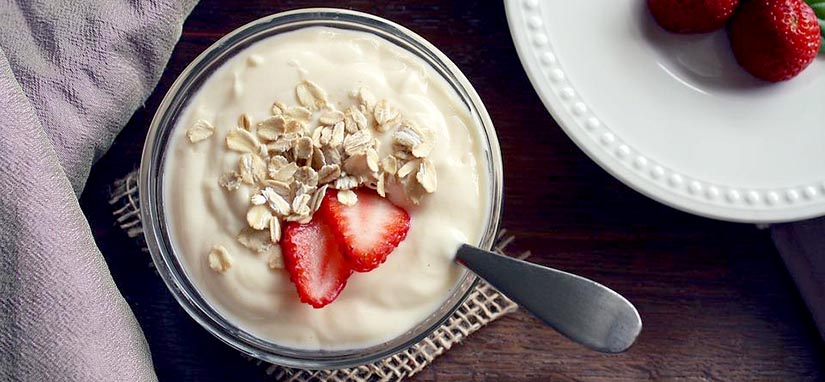 greek yogurt strawberries oats