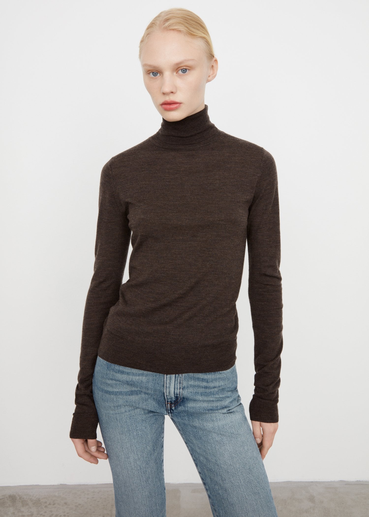 Merino turtleneck dark brown melange – Totême