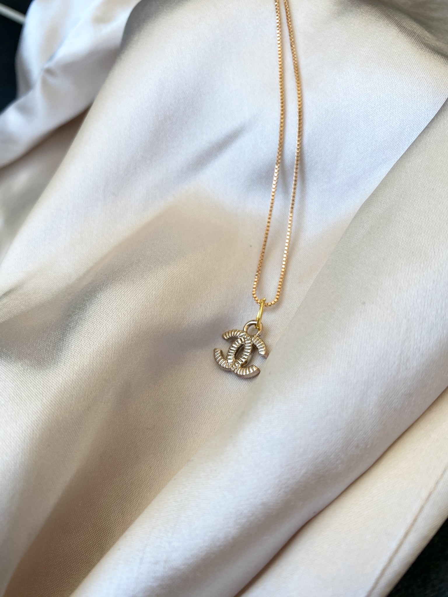 CHANEL 1996 Medallion Pendant CC logo Gold Chain Necklace Vintage WBox   Chelsea Vintage Couture