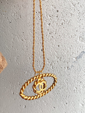 Mini Chanel logo necklace – Kashi Vintage