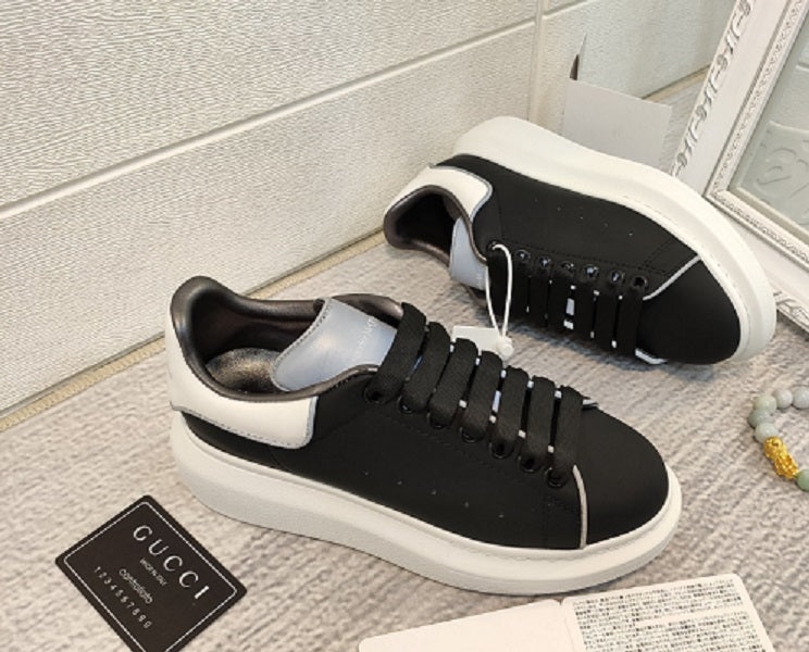 Oversized Sneaker in White/Black | Alexander McQueen AU