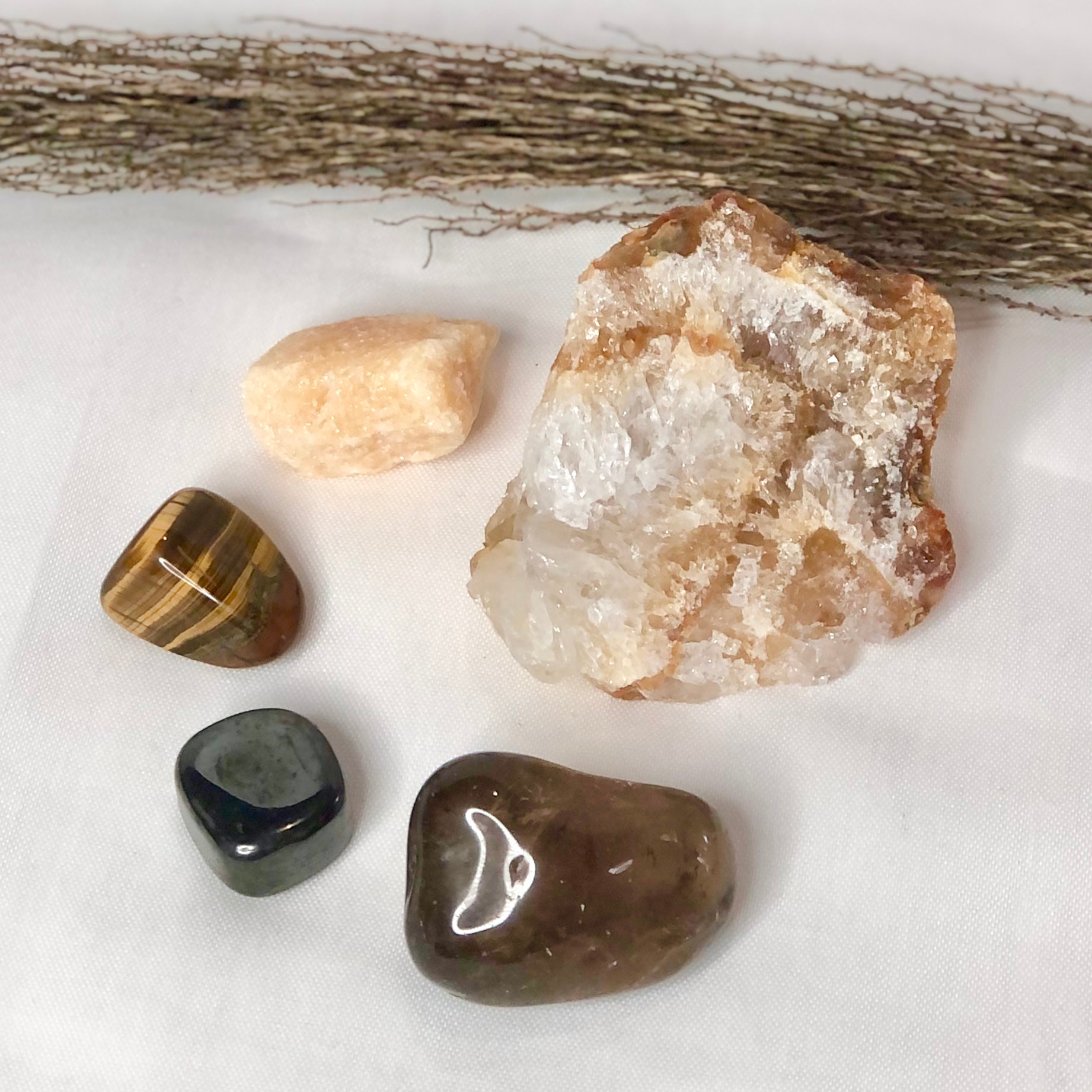 Crystal gift bundle - POSITIVITY - Orange calcite, Hematite, Tigers eye, Smoky quartz + Golden Healer Quartz