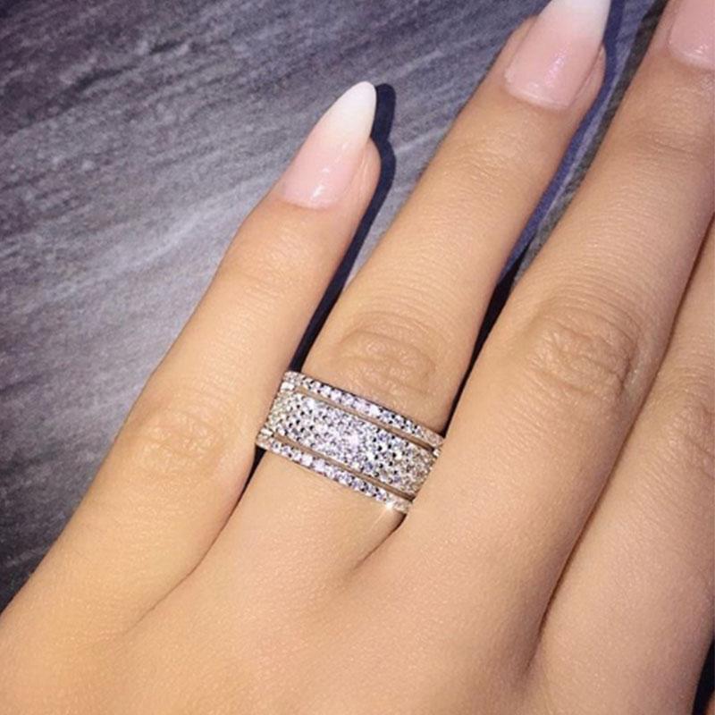 round diamond ring with pave band