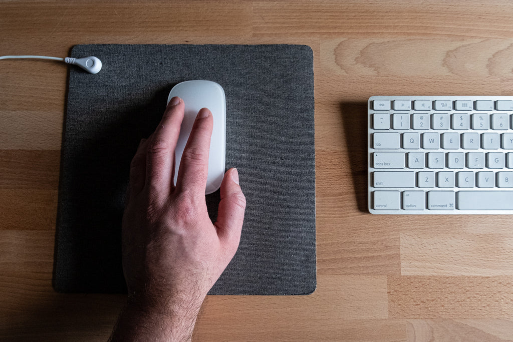 earthing mouse pad for carpal tunnel