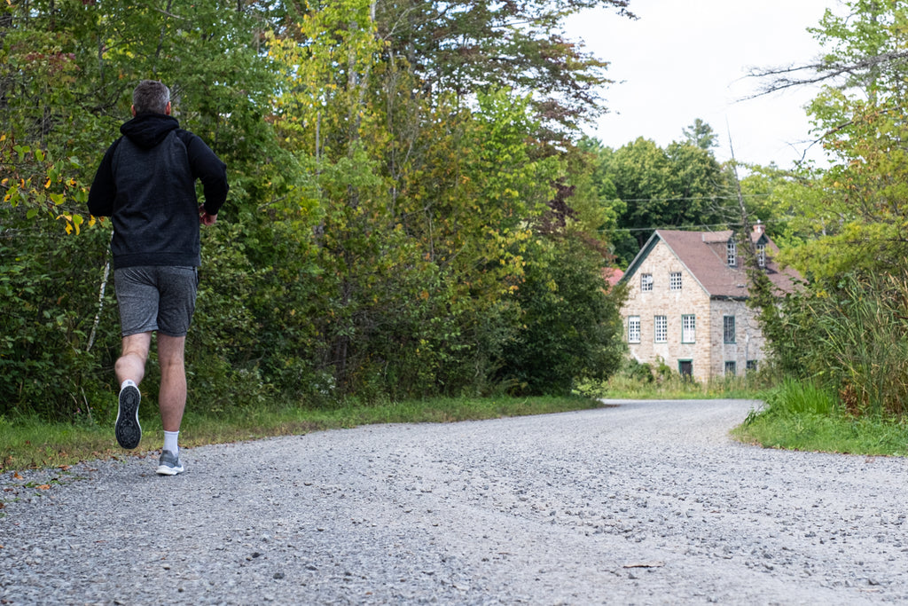 Unisex Earthing Runners are available in Black or Grey in sizes 36-45