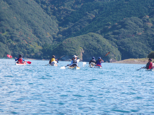 リアス式の古和浦湾内は湖の様にとても静かです。