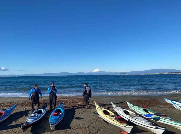 本日は漕ぎ納めの江ノ島ツアーです！ 準備を整えて出発〜