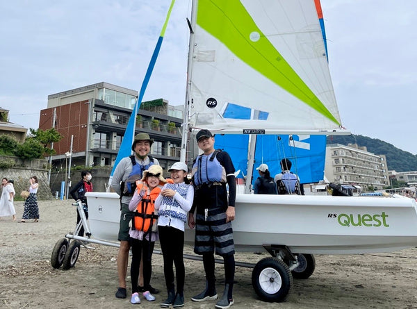 夏休みもあと少しですね。夏らしい遊びを体験したい！ご家族やお子さんが初めてのヨット体験にいらしていただきました