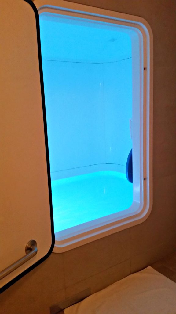 @lodgeatwoodloch FLOAT therapy room review via @agirlsgottaspa