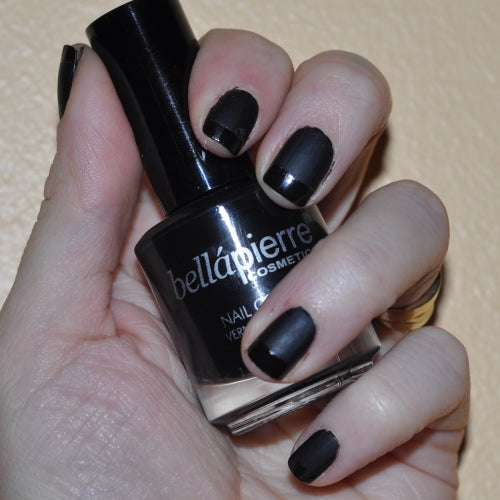 26 Chic Black Matte Nail Designs Are Both Timeless and Trendy