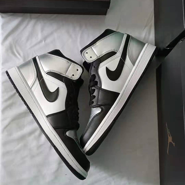 Nike casual flats sneakers Jordan 1 flagship