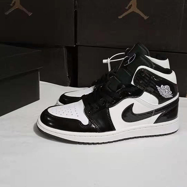 Nike casual flats sneakers Jordan 1 flagship