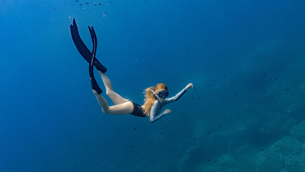 Woman snorkelling in a Vivida Linda Wetsuit