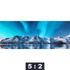 Acrylglasbild Nordlichter Und Schneebedeckte Berge Panorama Motivorschau Seitenverhaeltnis 5 2