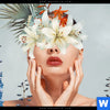 Leinwandbild Frauenportrait Mit Blumen Panorama Zoom