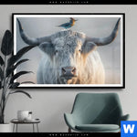Poster mit dem Bild Hochlandrind & bunter Vogel im Format Querformat kaufen.