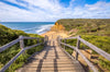 Poster Holztreppe Zum Einsamen Strand Hochformat Crop