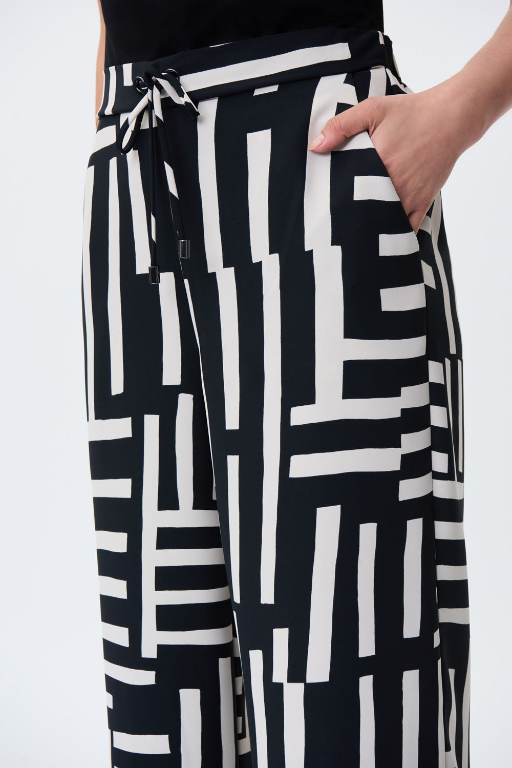 Joseph Ribkoff Black/Vanilla Geometric Print Pants Style 231091 – Luxetire