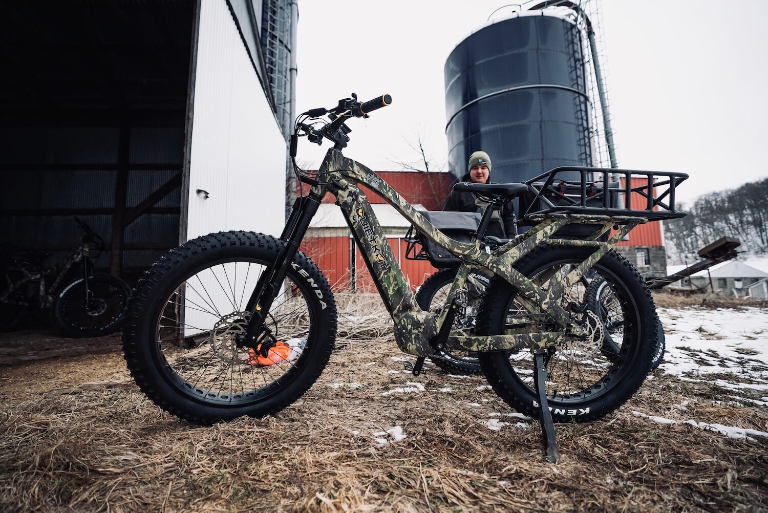 Easy Assembly | The cargo basket bolts onto the hardtail frame integrated rack quickly and easily.