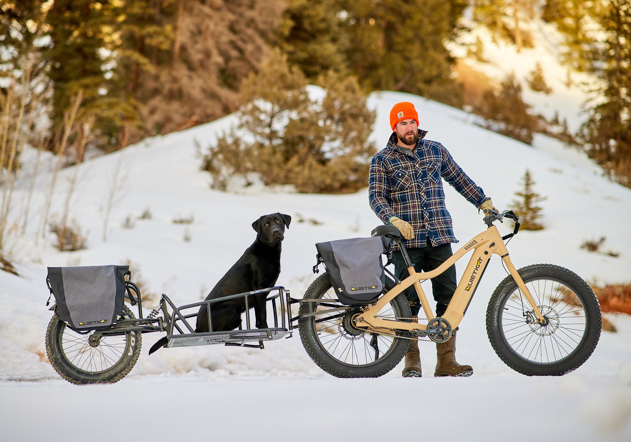 Versatile Attachments |  The pannier bags offer versatility as they can be secured to either pannier racks or a single-wheel trailer frame, making them a flexible cargo accessory.