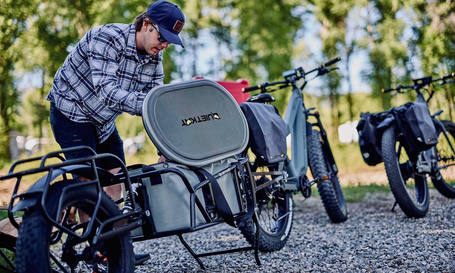 Multi-Point Kickstand | Provides added stability for loading whether you're connected to a bike or not.