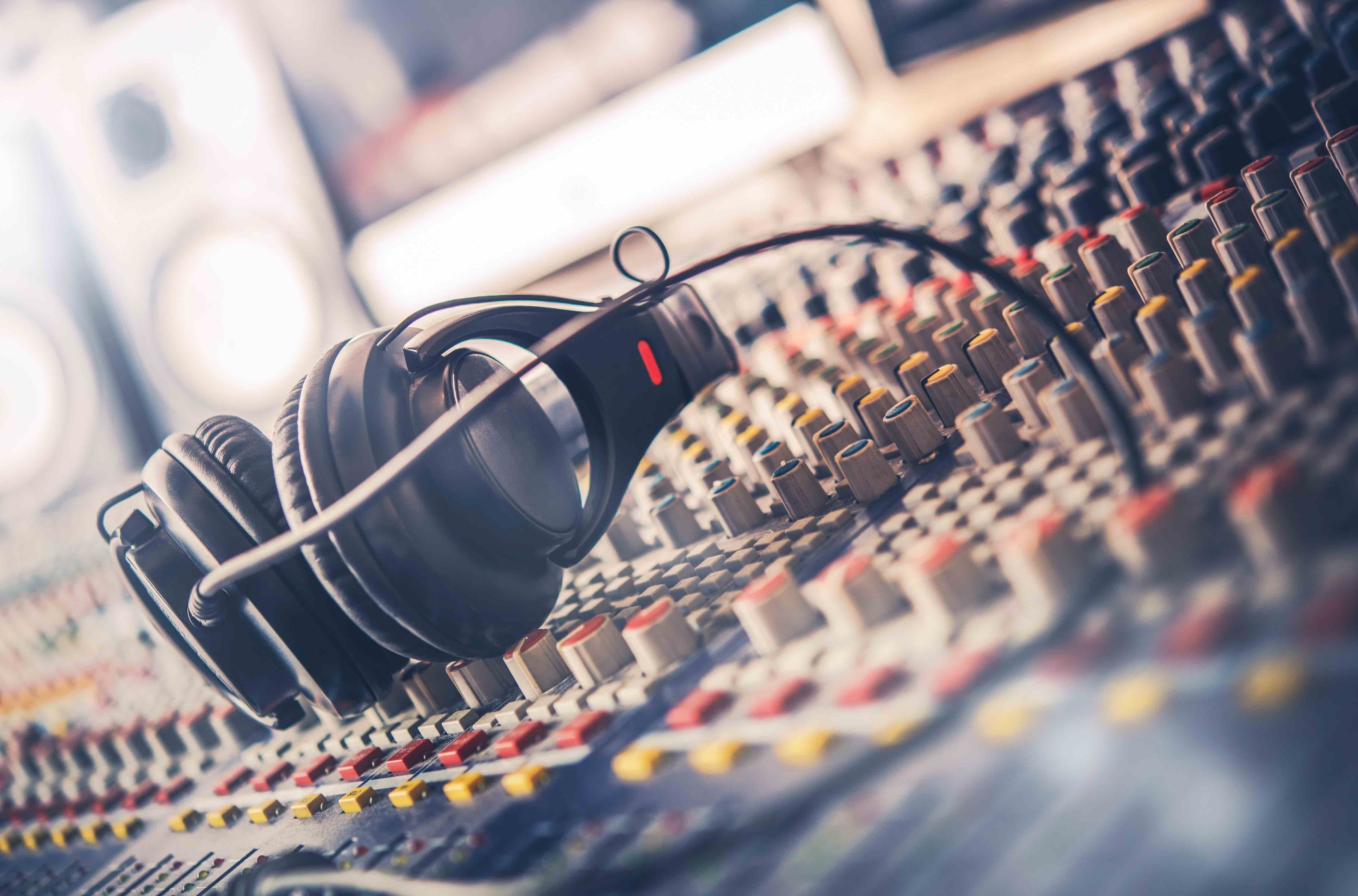 Mixing With Headphones – Is It Possible? - Carvin Audio