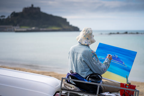 Artist John Dyer painting St Michael's Mount. Courtesy of Rohan.