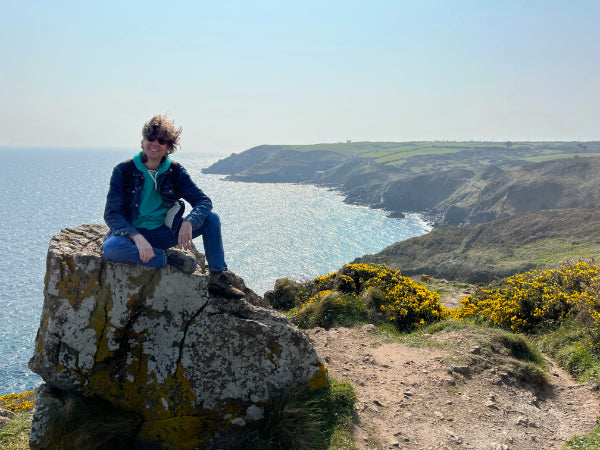 Cornish artist John Dyer on the Cornish Coast Path between Cadgwith and Church Cove