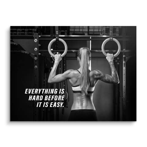 Motivationsbild mit sportlicher Ringtrainerin by ARTMIND