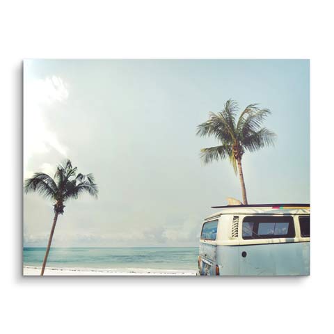 Tableau mural avec un vieux VW Bulli à la mer avec des palmiers de ARTMIND