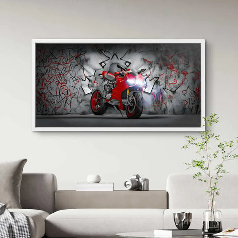 Peinture murale avec moto Ducati devant un mur de graffitis