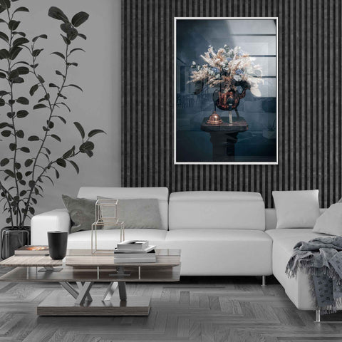 Wandbild blauer Blumen in Kupfervase von ArtMind